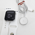 apple-watch-series-8-45mm-color-plateado-con-correa-de-silicon-blanco-con-polimero-en-pantalla-2025051400027