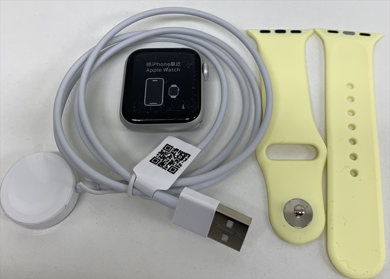 apple-watch-series-6-40mm-32gb-color-plateado--con-correa-de-silicon-amarilla-2024101200002