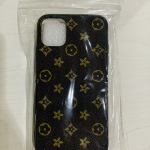 estuche-iphone-11-louis-vuitton-clasico-cafe-20200907013