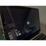 pantalla-macbook-modelo-a1502-macbook-pro-13-pulgadas-retina-ano-2015-original-usada-color-silver-con-punto-de-presion-en-el-lado-inferior-derecho-lcdmaca1502orucmsilv-guatemala