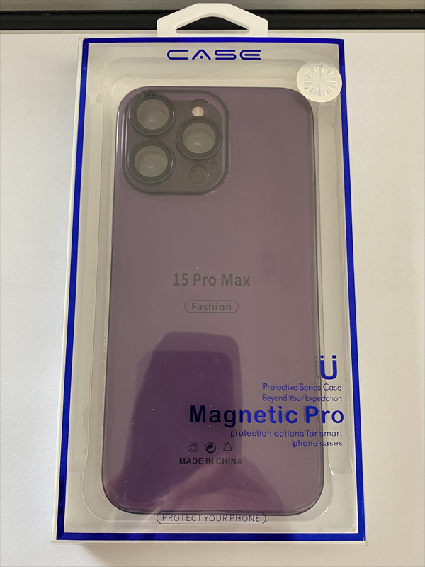 estuche-iphone-15-pro-max-transparente-con-protector-de-lente-color-morado-2023101800004