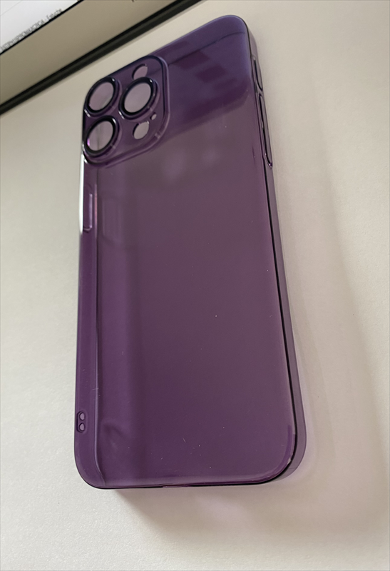 estuche-iphone-15-pro-max-transparente-con-protector-de-lente-color-morado-2023101800004